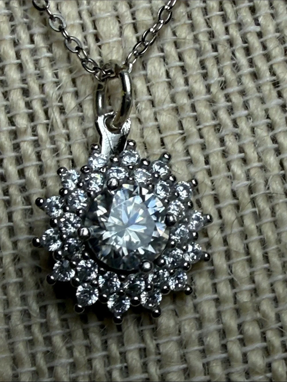GRA CERTIFIED MOISSANITE DIAMOND HALO 1 1/2CT 925 Sterling Silver